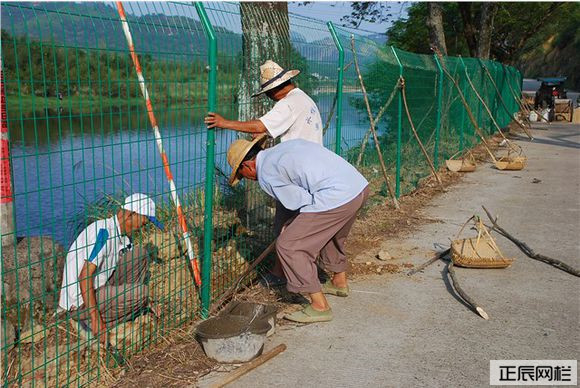 圈地護欄網立柱直接埋泥土里不會爛掉嗎 圈地護欄網立柱直接埋泥土里不會爛掉嗎