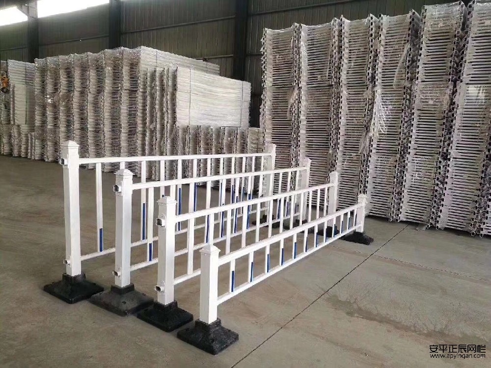 道路護(hù)欄廠家市政道路護(hù)欄 道路護(hù)欄廠家市政道路護(hù)欄