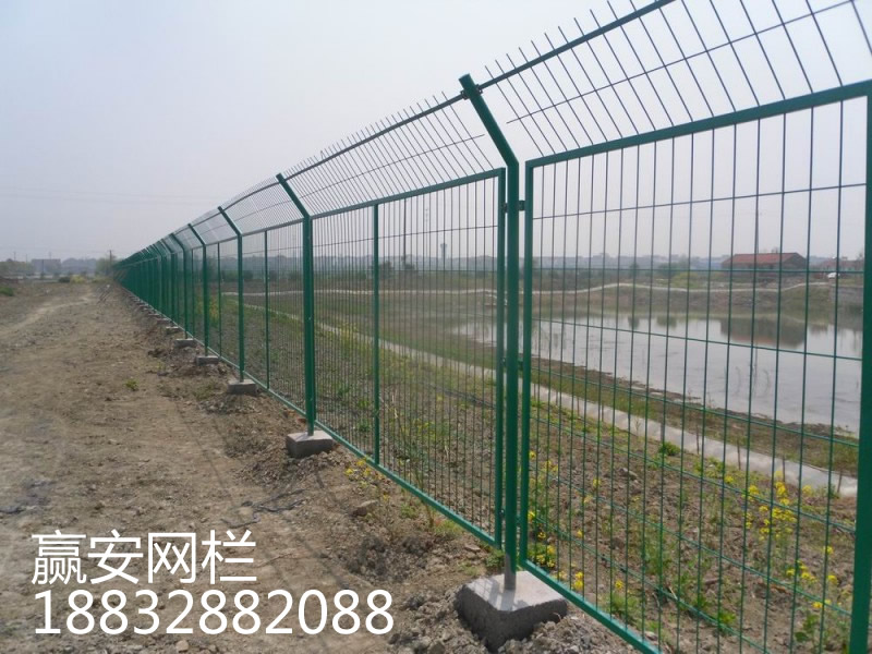 公路護(hù)欄網(wǎng)