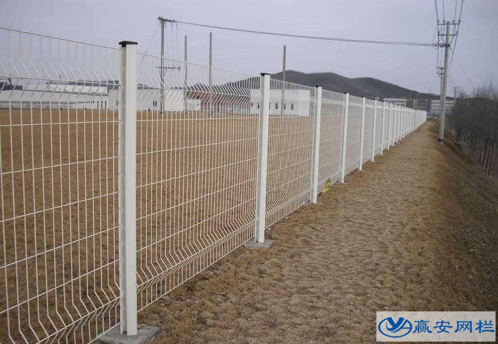 場地折彎護(hù)欄網(wǎng)