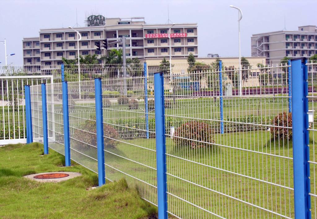 鐵絲網(wǎng)護(hù)欄 鐵絲網(wǎng)護(hù)欄