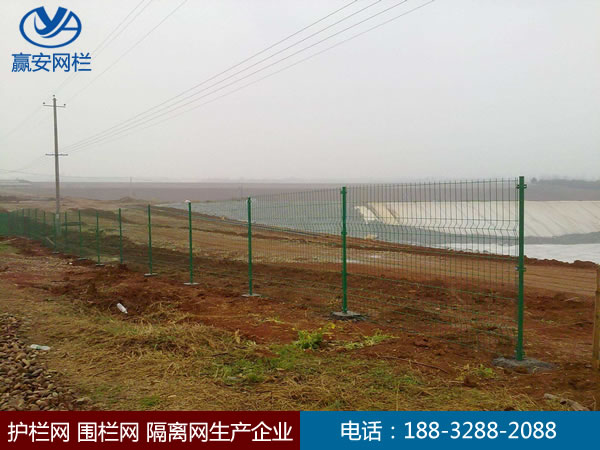 鐵絲網(wǎng)圍欄