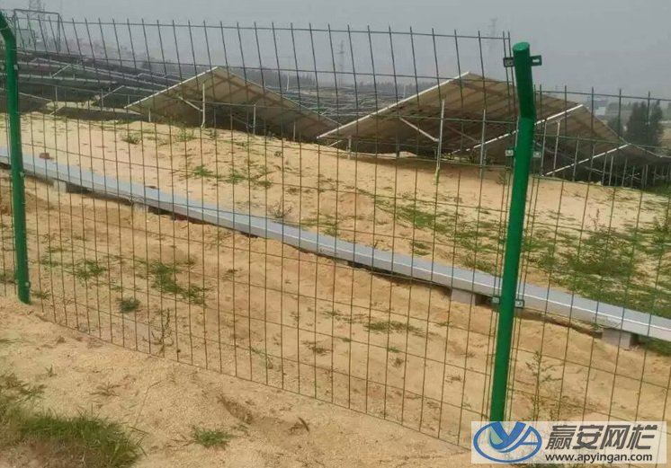 雙邊式圈地鐵絲圍欄網 圈地鐵絲圍欄網