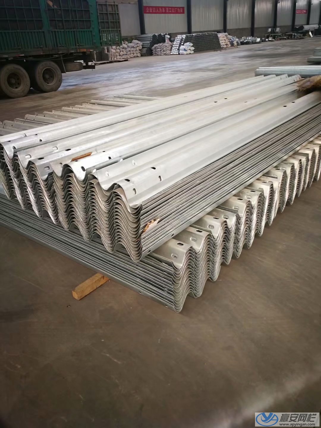 波形梁鋼護(hù)欄