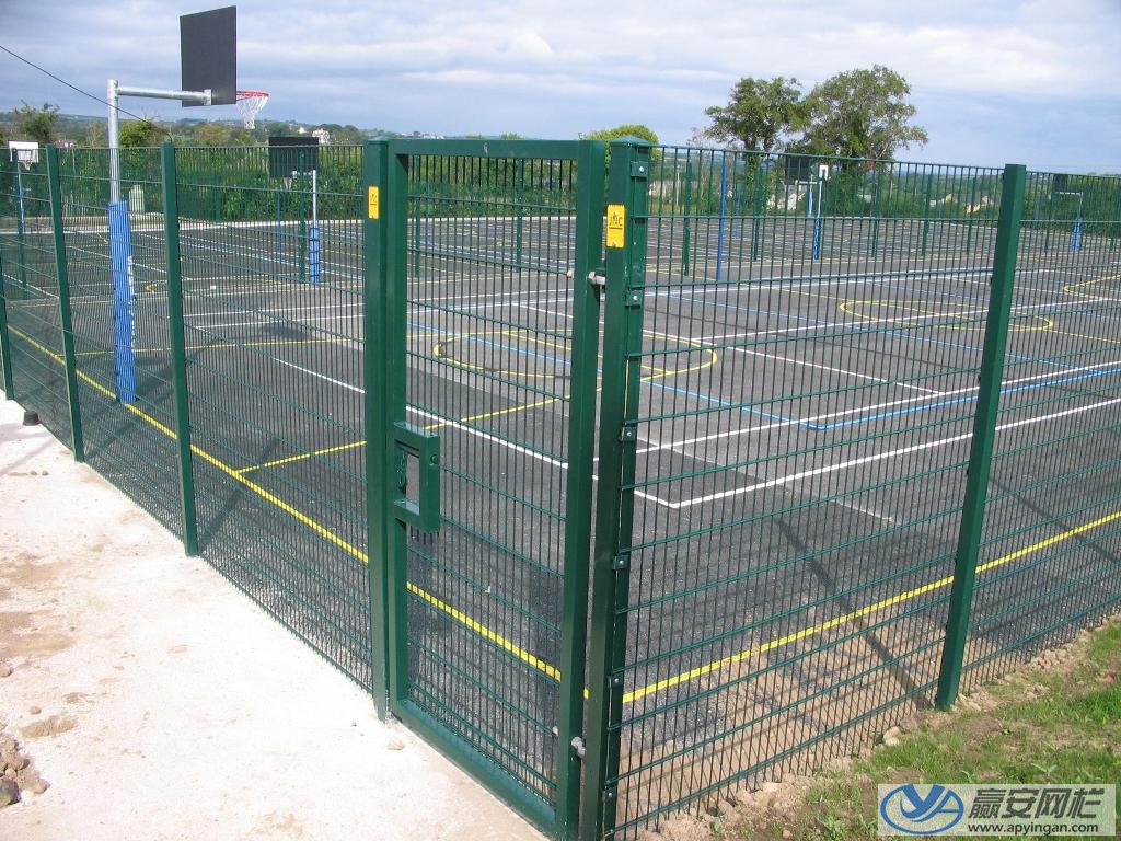 電焊網(wǎng)式體育場圍網(wǎng) 體育場圍網(wǎng)