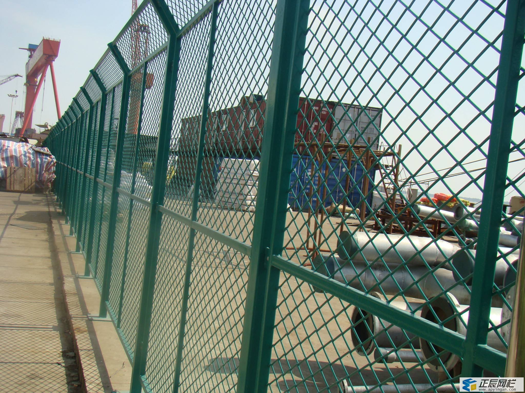 綠色隔離網(wǎng)圖片