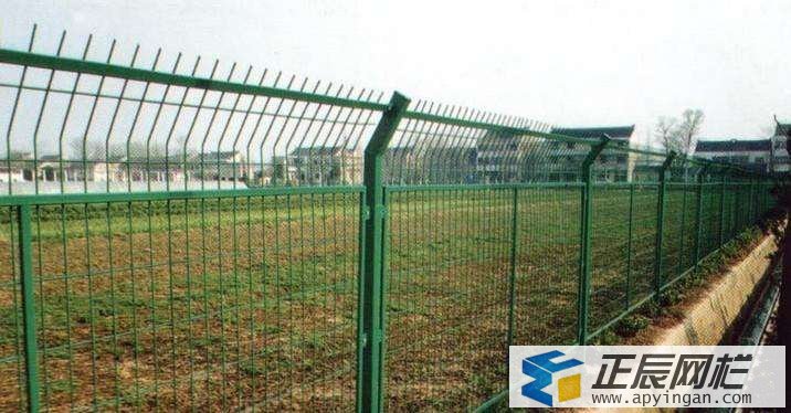 鐵絲網(wǎng)圍欄