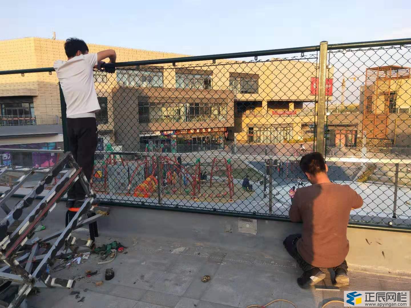 勾花網護欄圖片