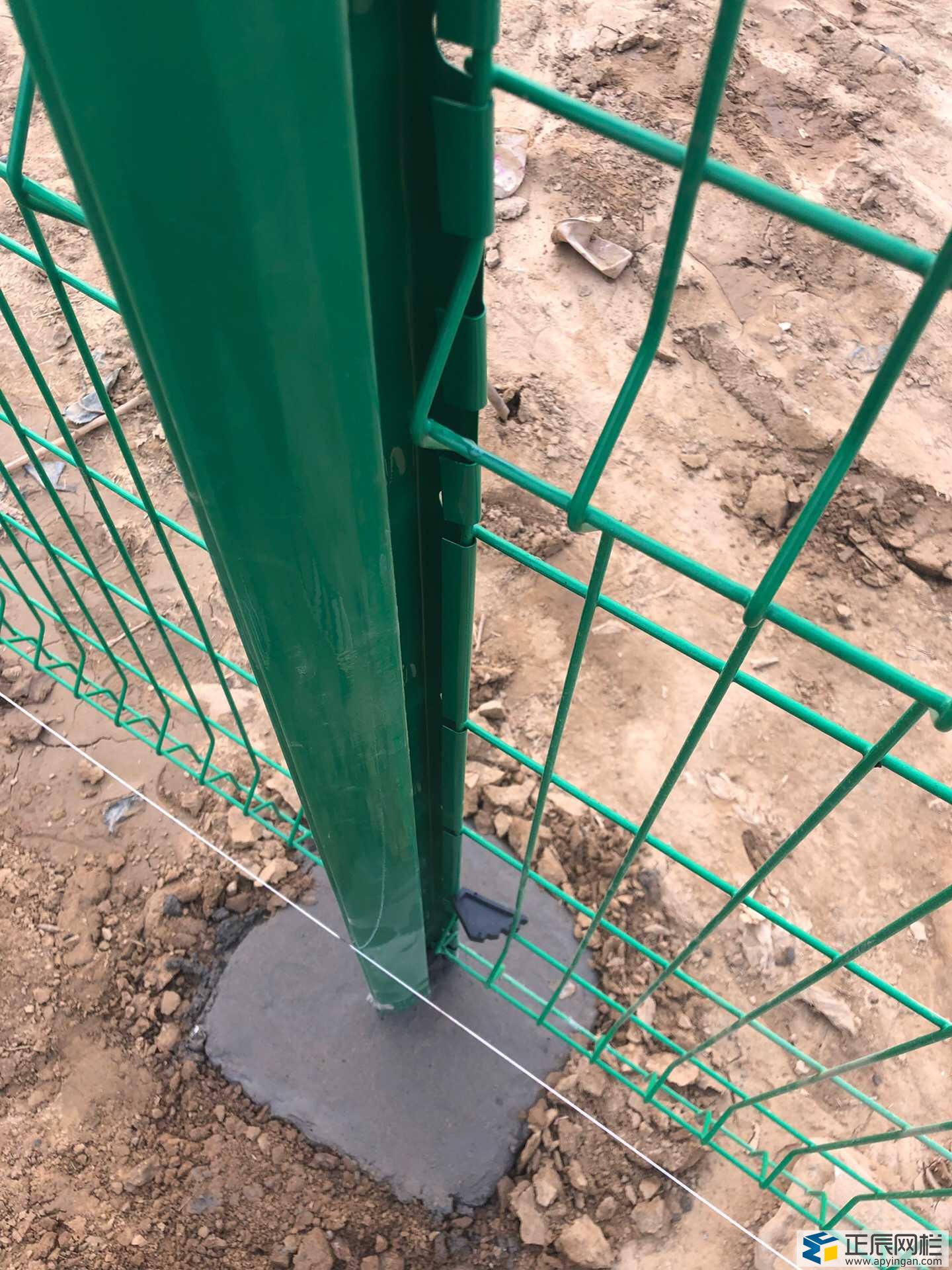 護(hù)欄網(wǎng)立柱的安裝施工方案