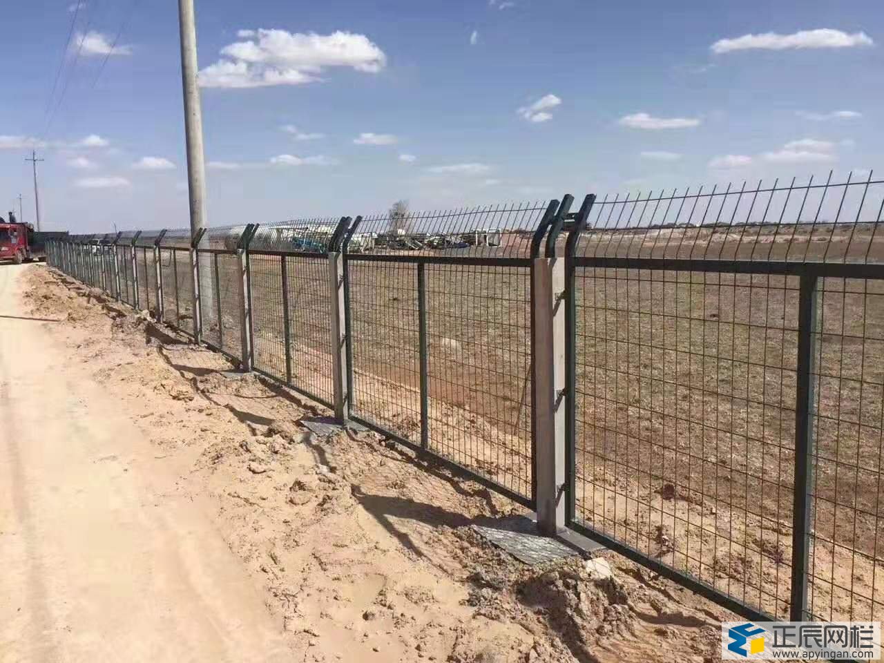 鐵路沿線的鐵路防護柵欄的功能與作用