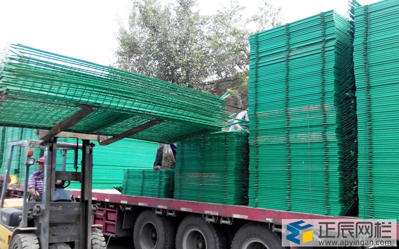 影響公路護欄網價格的因素