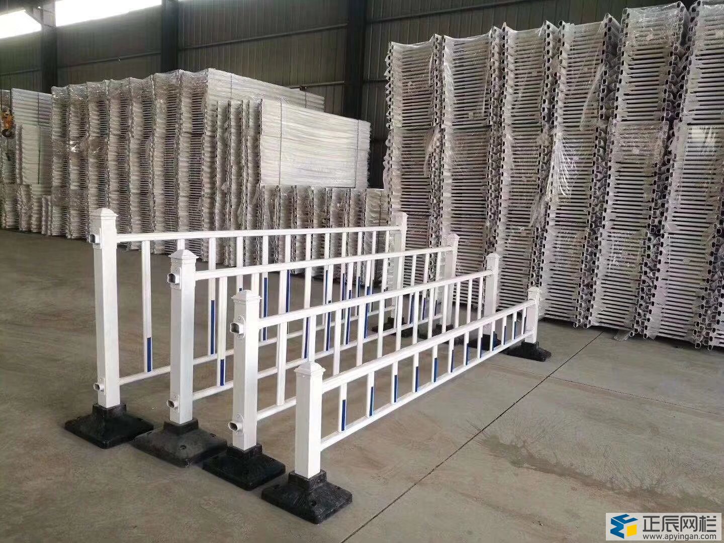 市政道路隔離護欄常見規(guī)格