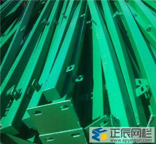 護欄網立柱