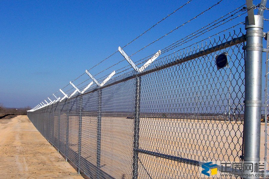 勾花網(wǎng)護(hù)欄