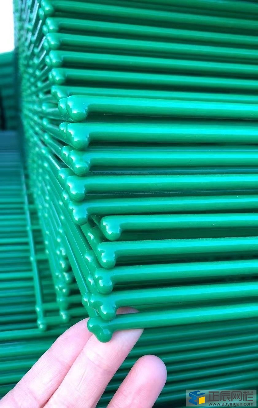 雙邊絲護欄網現貨